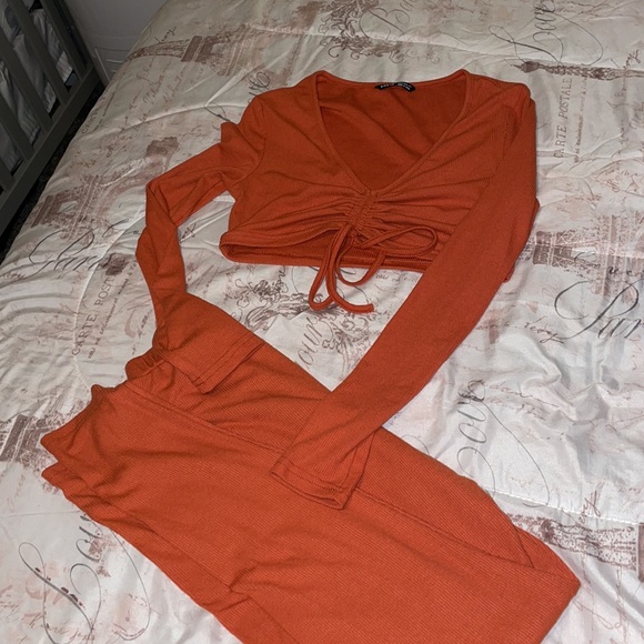 Two piece set - Picture 2 of 3